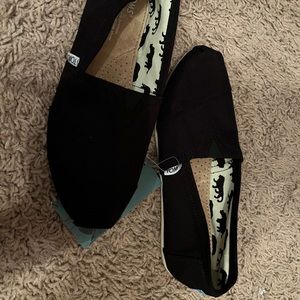Womens size 8 Toms